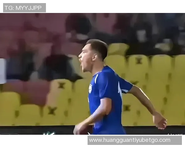 本坦库尔因铲球染红离场乌拉圭队在友谊赛中以1比5落后美国队